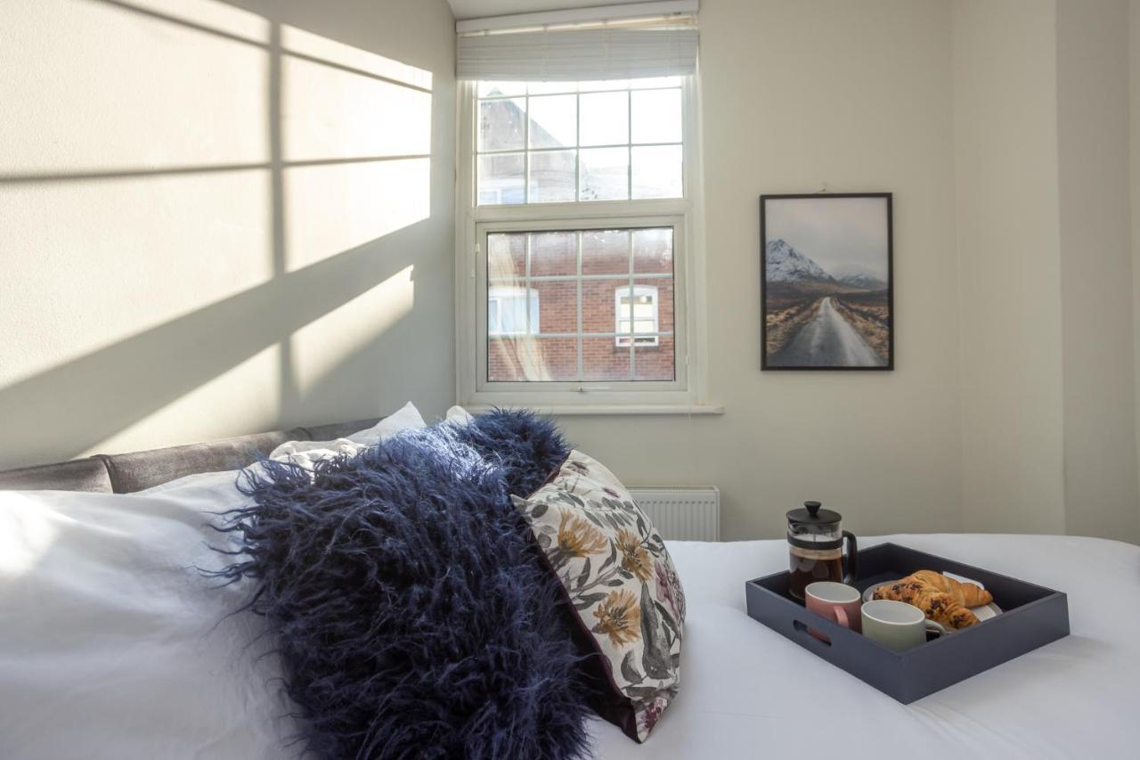 Modern Apartment Within City Walls, Parking Chester Exterior photo
