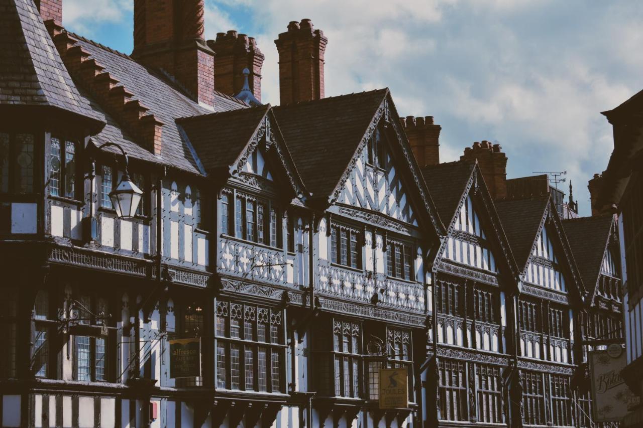 Modern Apartment Within City Walls, Parking Chester Exterior photo